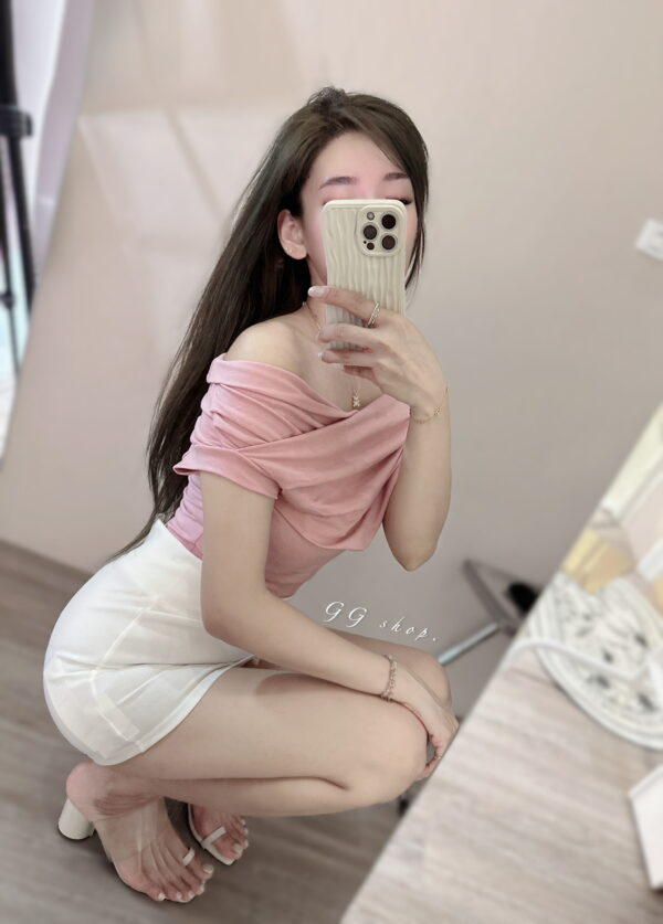性感交叉一字領露肩上衣