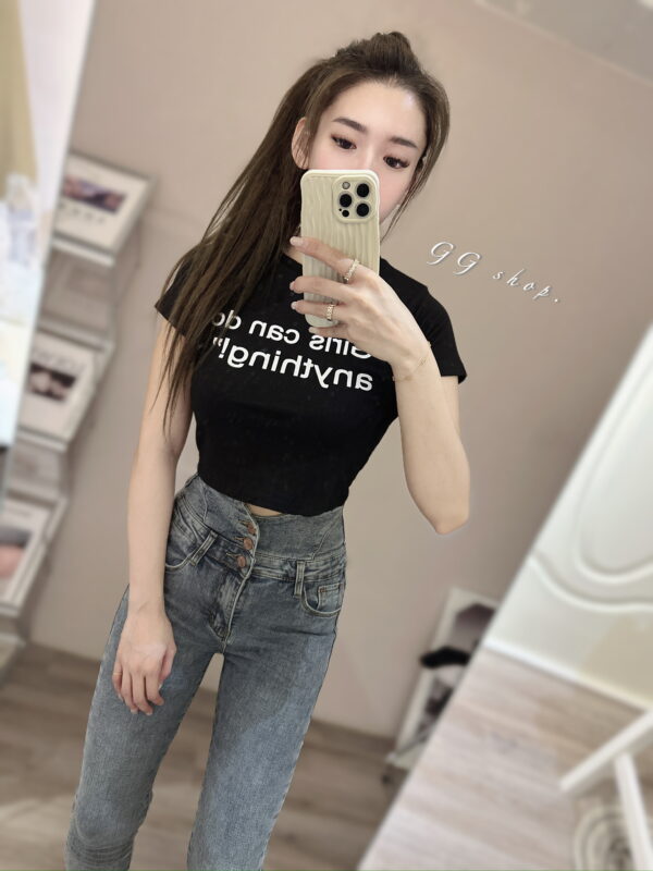 字母短版上衣