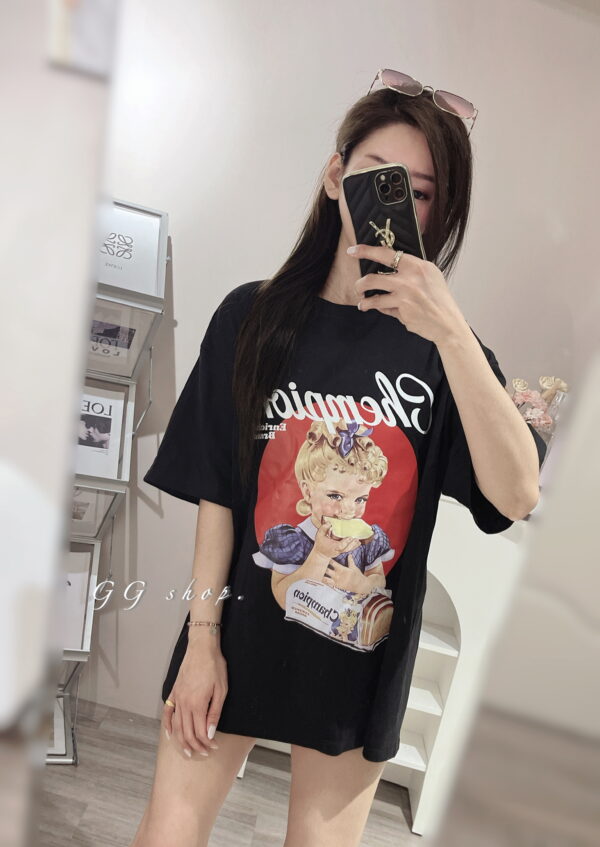 女孩寬鬆短袖上衣 T恤