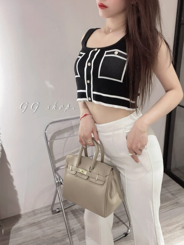 IMG_5871 質感配色方領短版無袖背心