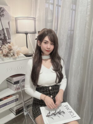 掛脖v領長袖針織上衣