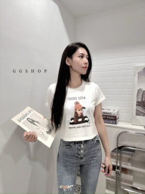 女孩人像短版短袖上衣